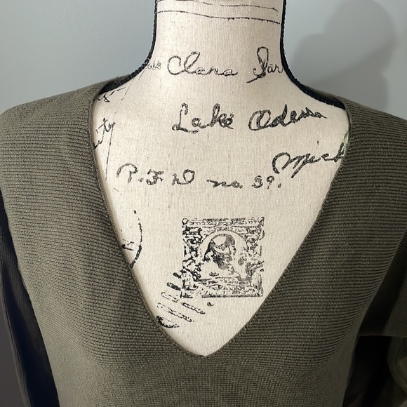 Seek The Label V Neck Sweater - Picture 2 of 8